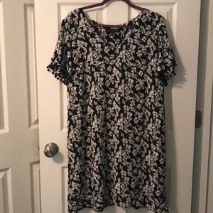 Madison Leigh Black and white floral dress